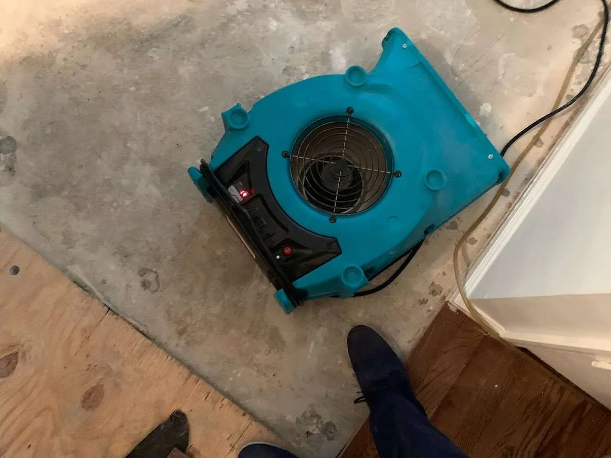 Air mover drying subfloor during Leak Detection & Repair in Alcoa